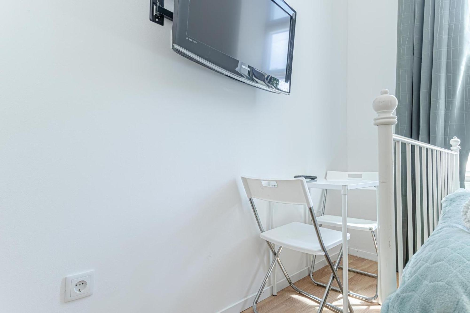 Lovely Shared 6br With Garden Near Danube & Millenium Apartment