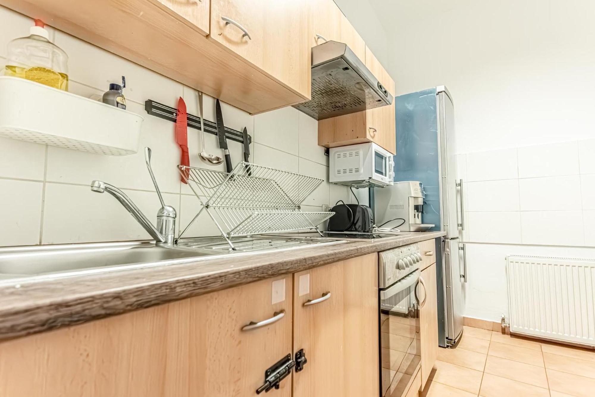 Lovely Shared 6br With Garden Near Danube & Millenium Apartment *